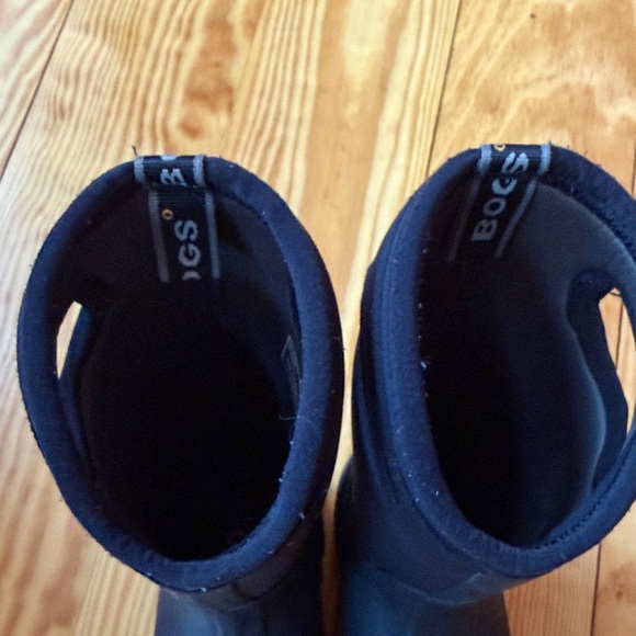 BOGS Kids Black Rain Boots - Picture 3 of 6